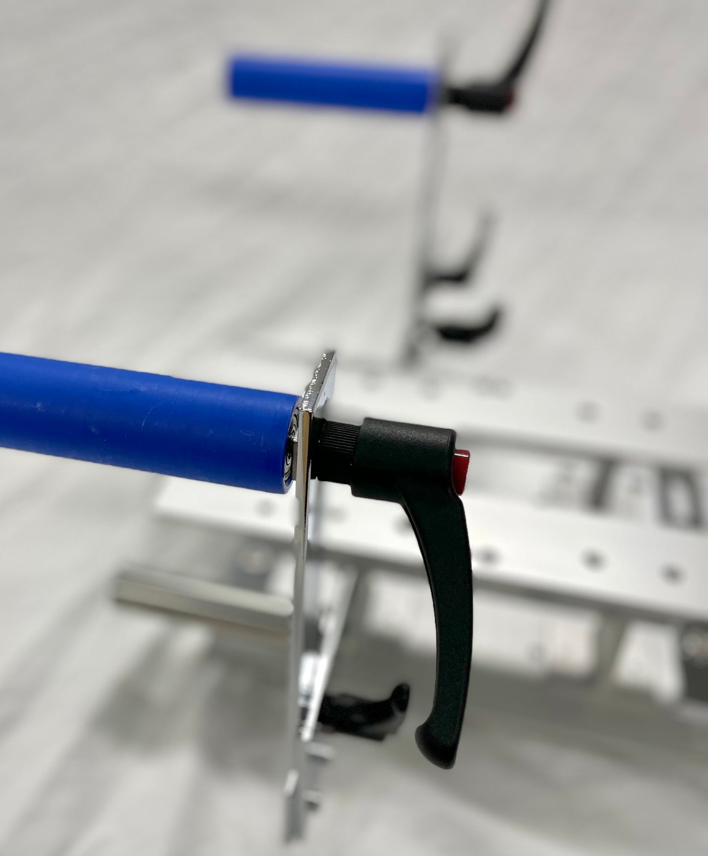 Easy Adjustment handles.